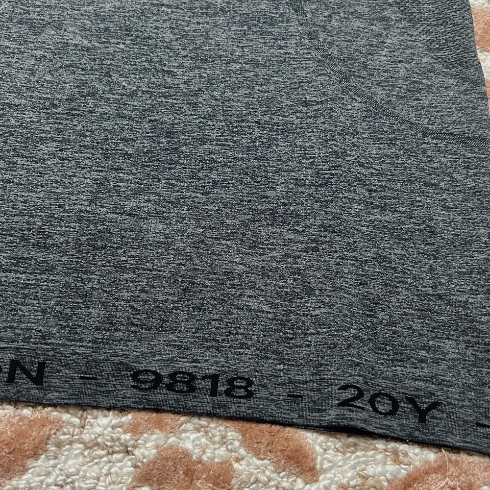 Lululemon Swiftly Tech Short Sleeve Crew 20Y Collection – Size 8 - Picture 3 of 4